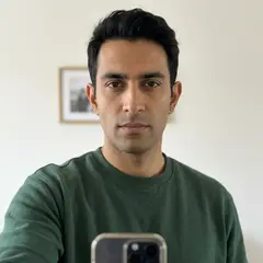 Modern selfie version of the Dark Elf Warlock portrait